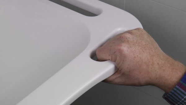 Waschbecken mit Griff